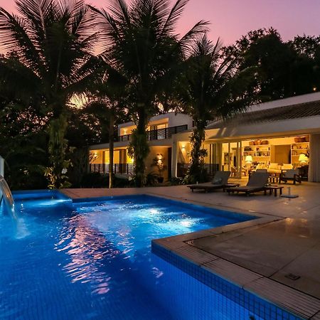 Tropical Contemporary Suites Парати Екстериор снимка