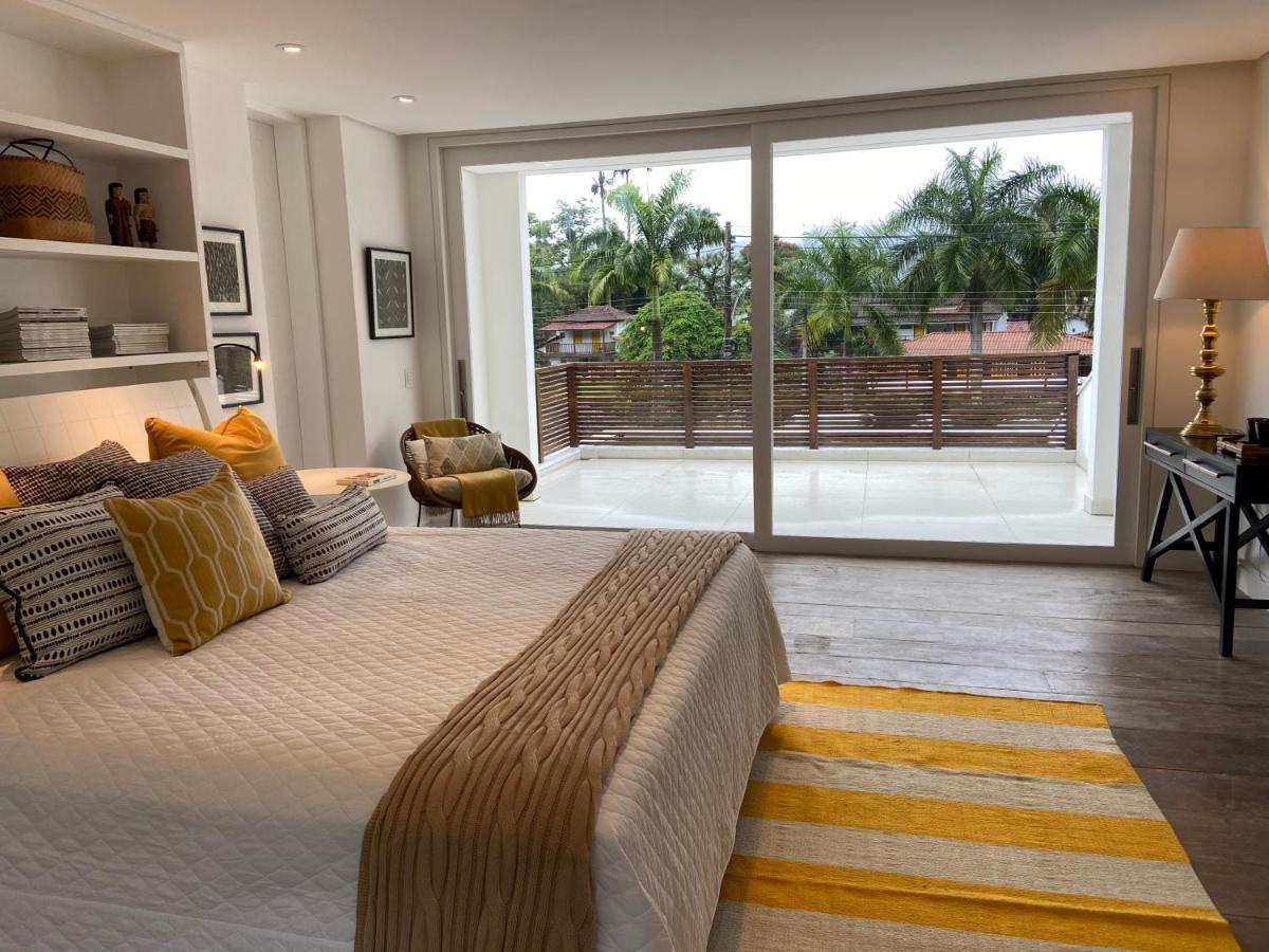 Tropical Contemporary Suites Парати Екстериор снимка