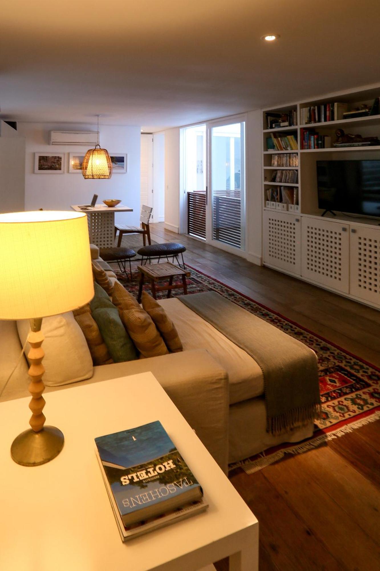 Tropical Contemporary Suites Парати Екстериор снимка