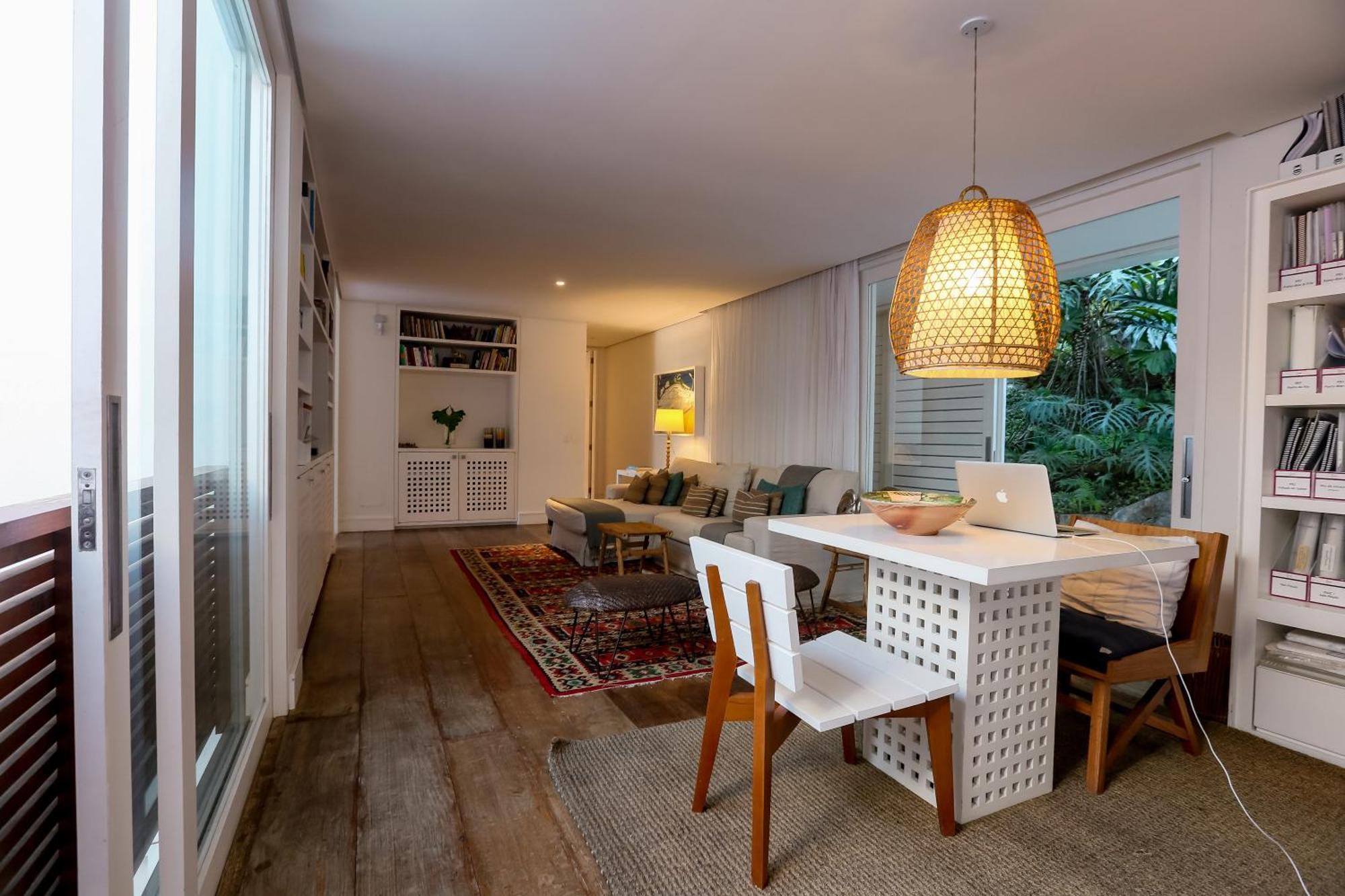 Tropical Contemporary Suites Парати Екстериор снимка