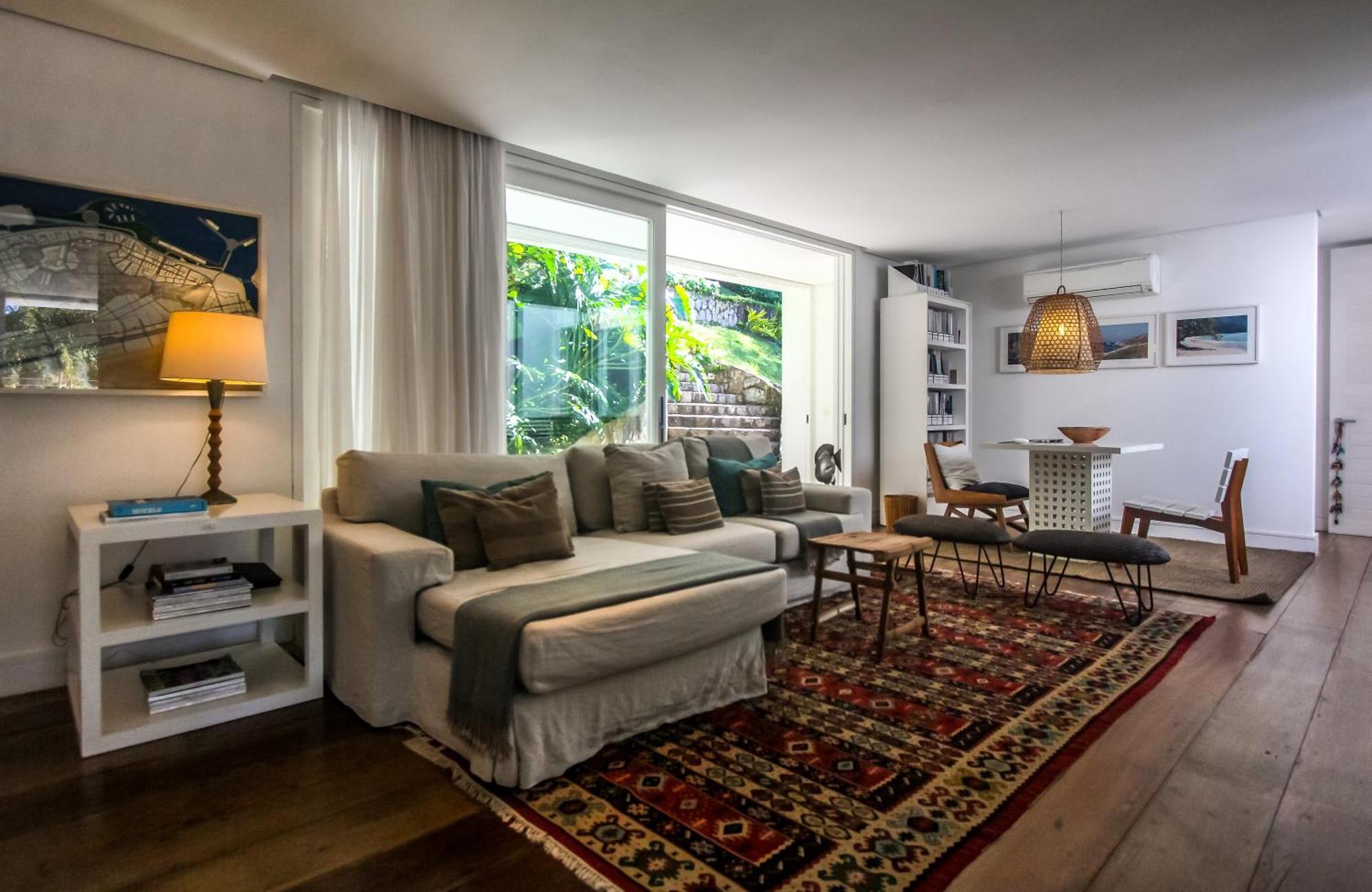 Tropical Contemporary Suites Парати Екстериор снимка