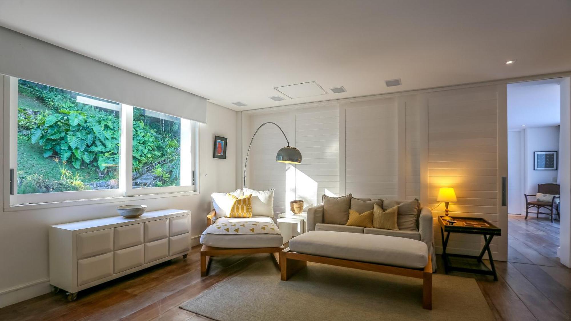 Tropical Contemporary Suites Парати Екстериор снимка