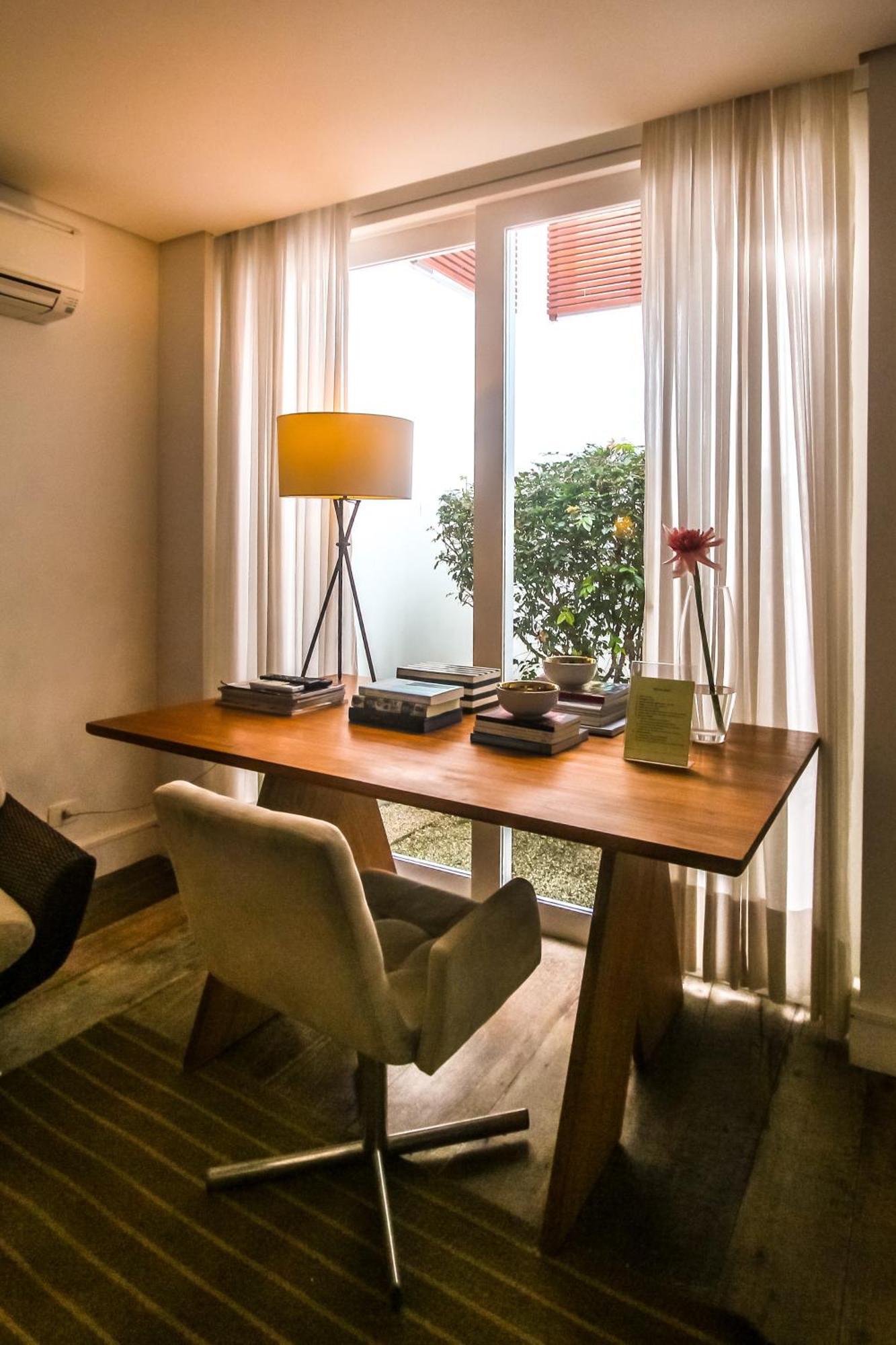 Tropical Contemporary Suites Парати Екстериор снимка