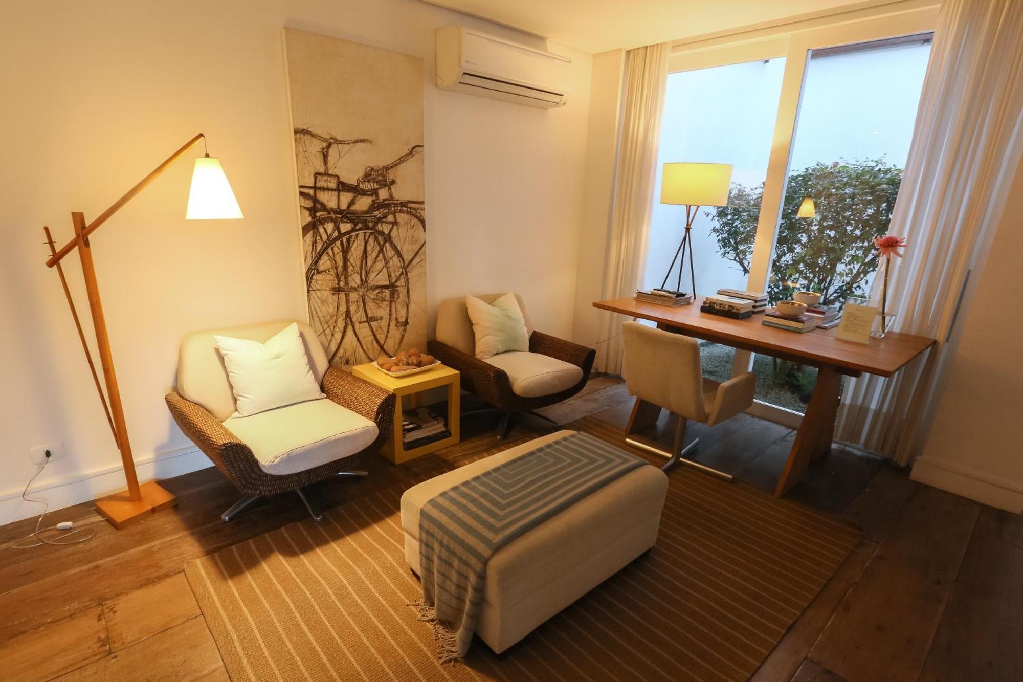 Tropical Contemporary Suites Парати Екстериор снимка