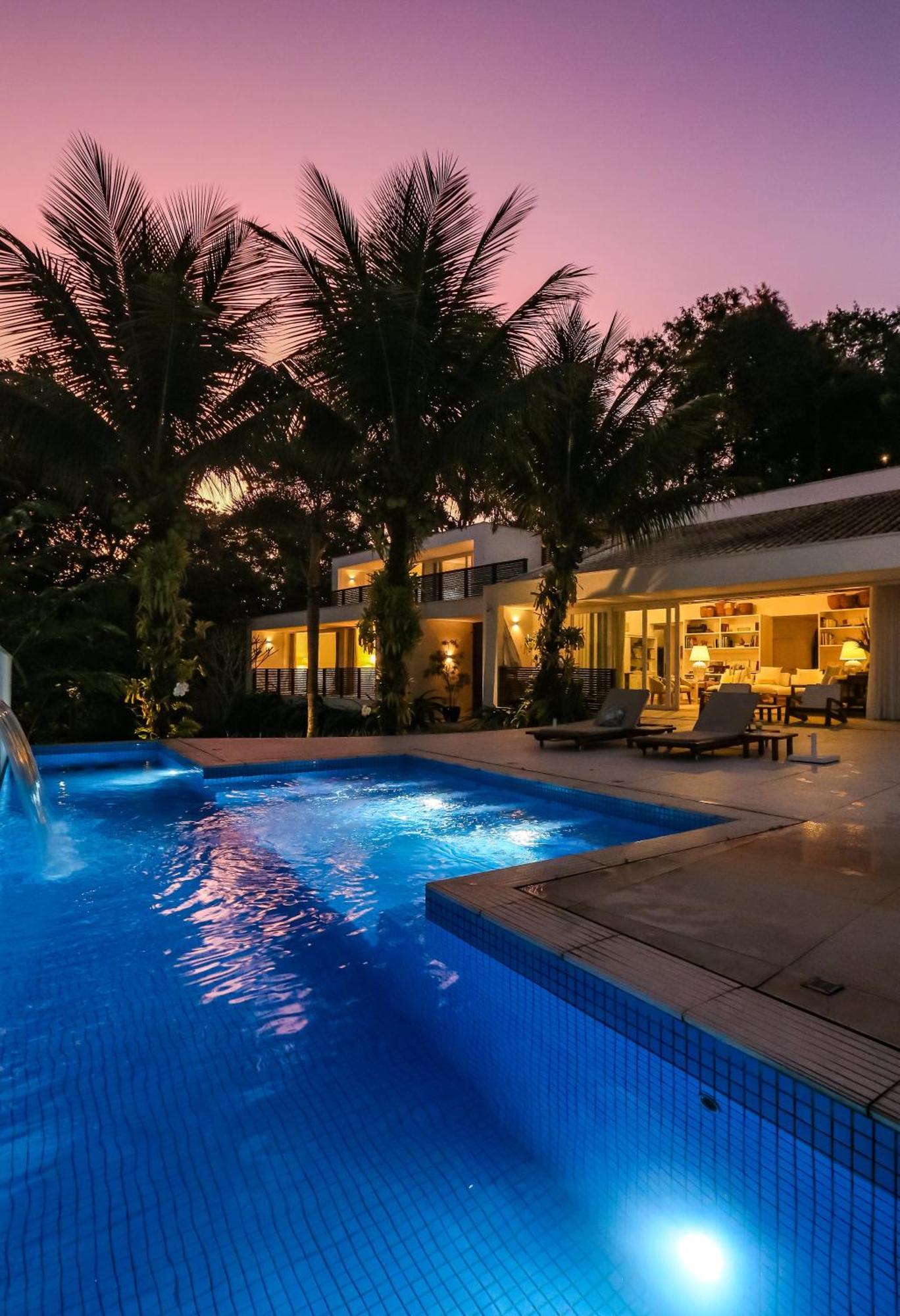Tropical Contemporary Suites Парати Екстериор снимка