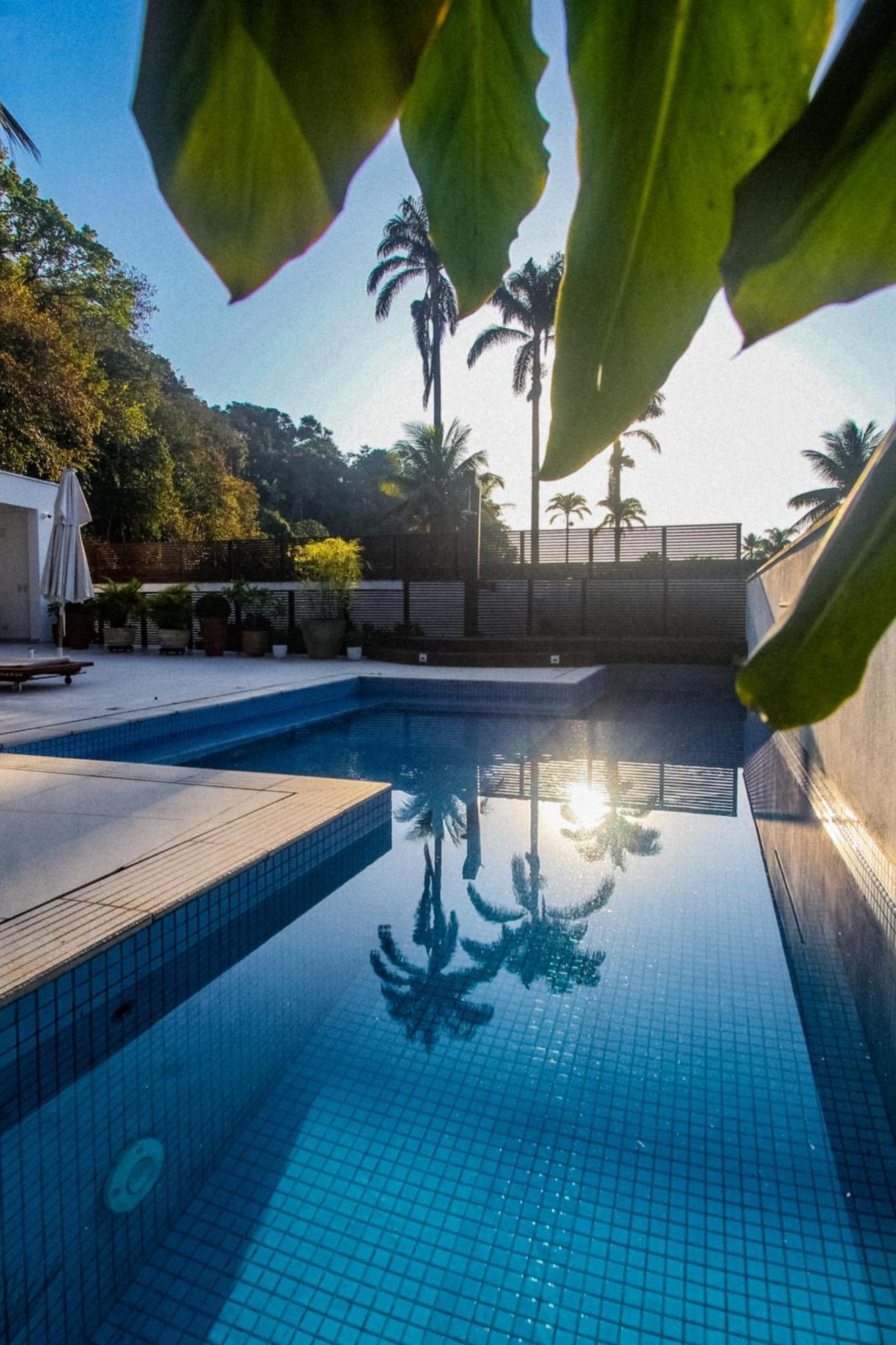 Tropical Contemporary Suites Парати Екстериор снимка