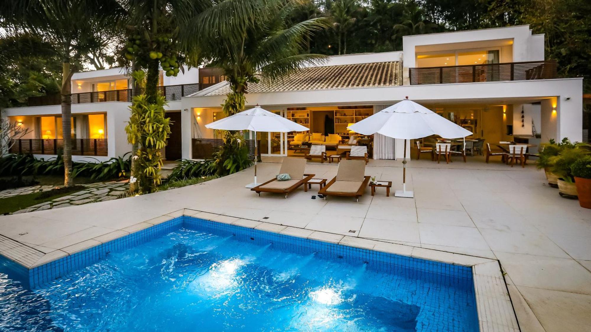 Tropical Contemporary Suites Парати Екстериор снимка