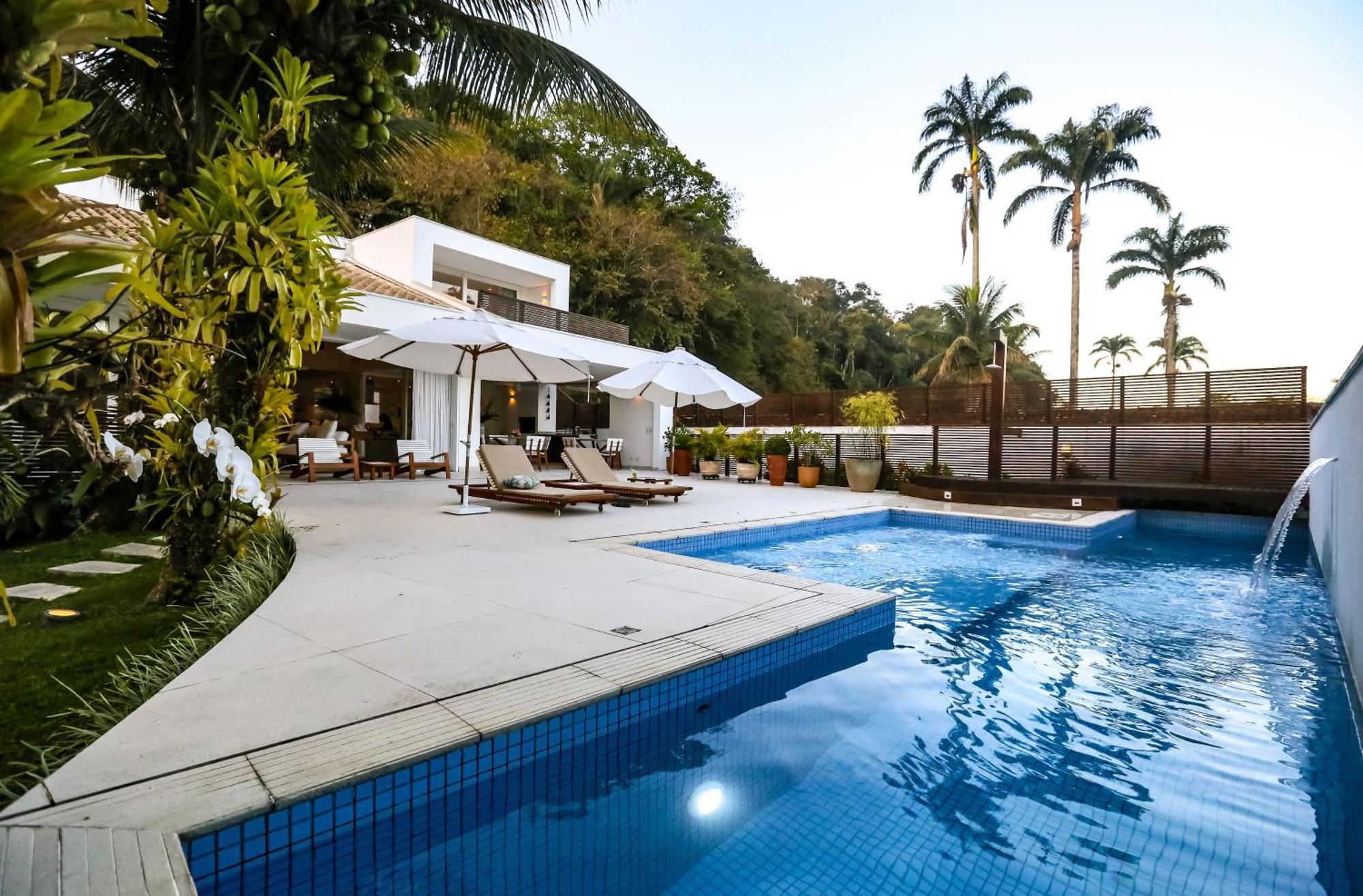 Tropical Contemporary Suites Парати Екстериор снимка