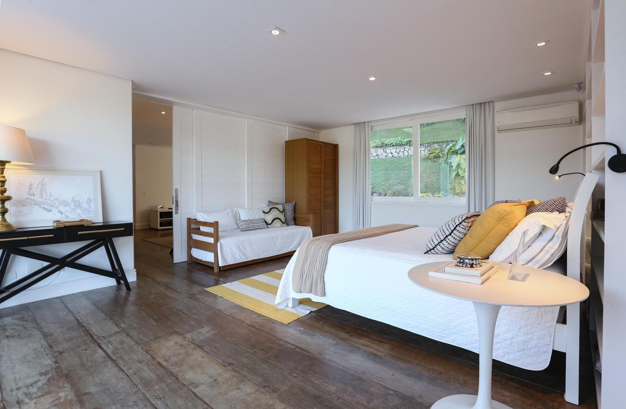 Tropical Contemporary Suites Парати Екстериор снимка
