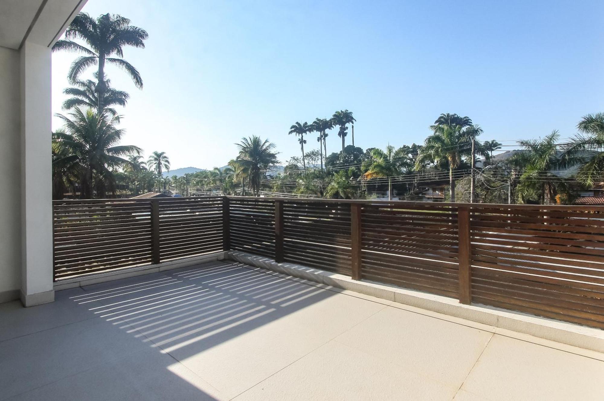 Tropical Contemporary Suites Парати Екстериор снимка
