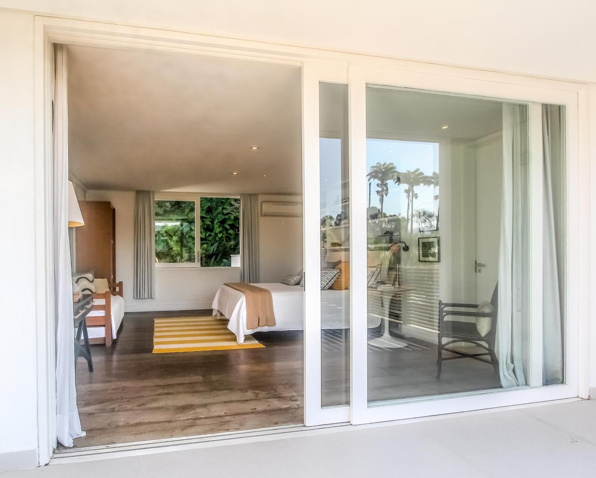 Tropical Contemporary Suites Парати Екстериор снимка