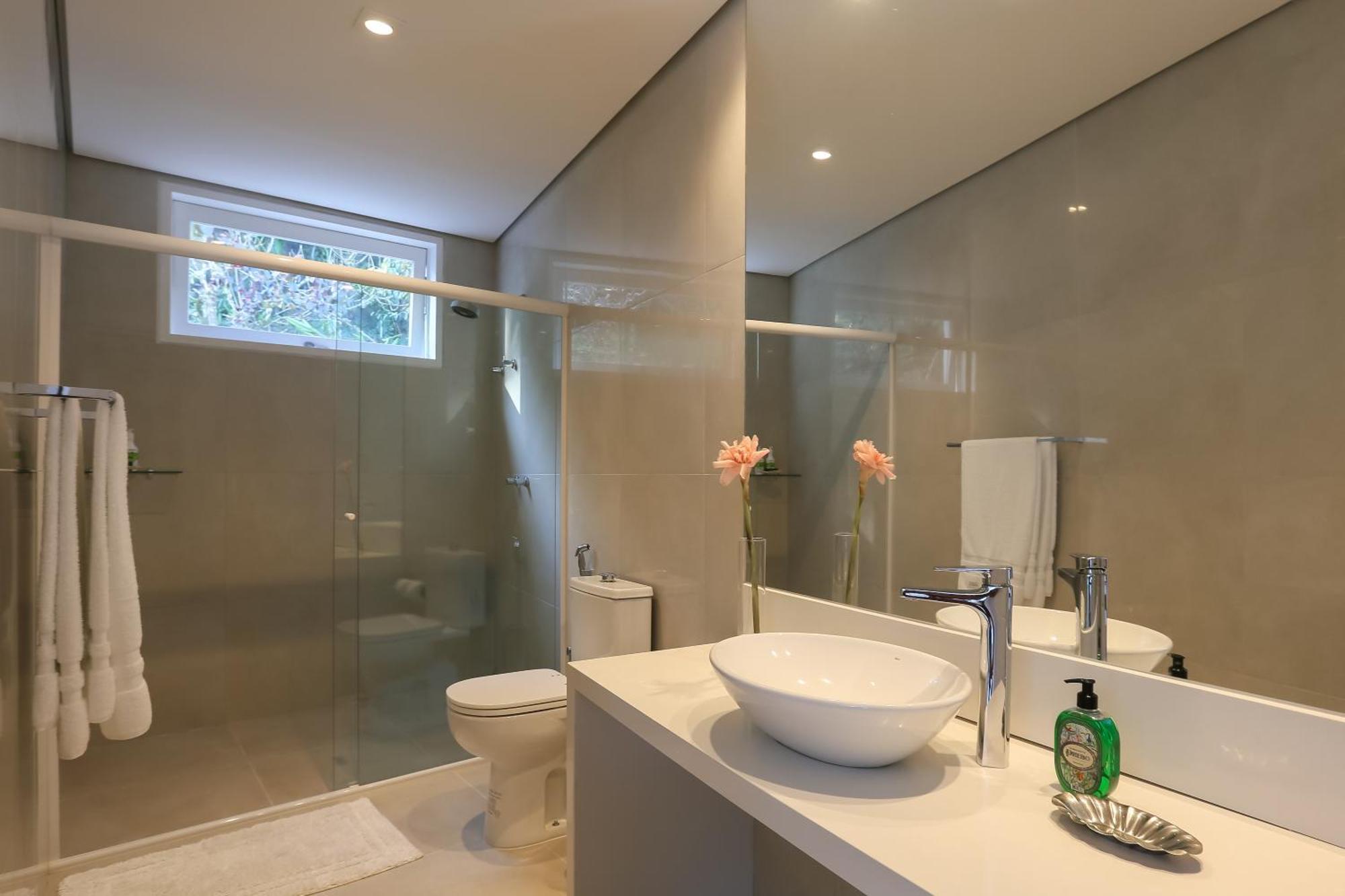Tropical Contemporary Suites Парати Екстериор снимка
