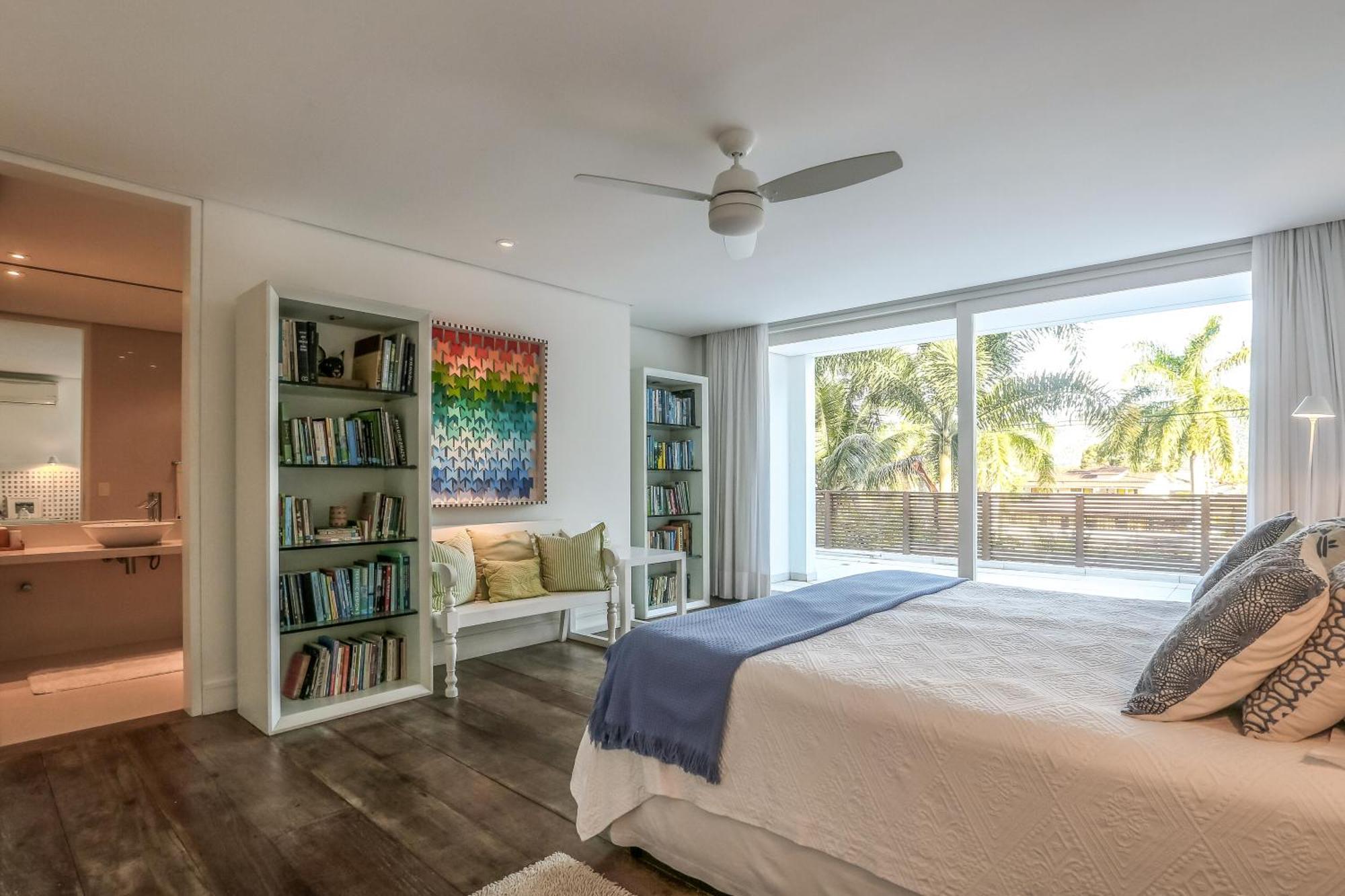 Tropical Contemporary Suites Парати Екстериор снимка