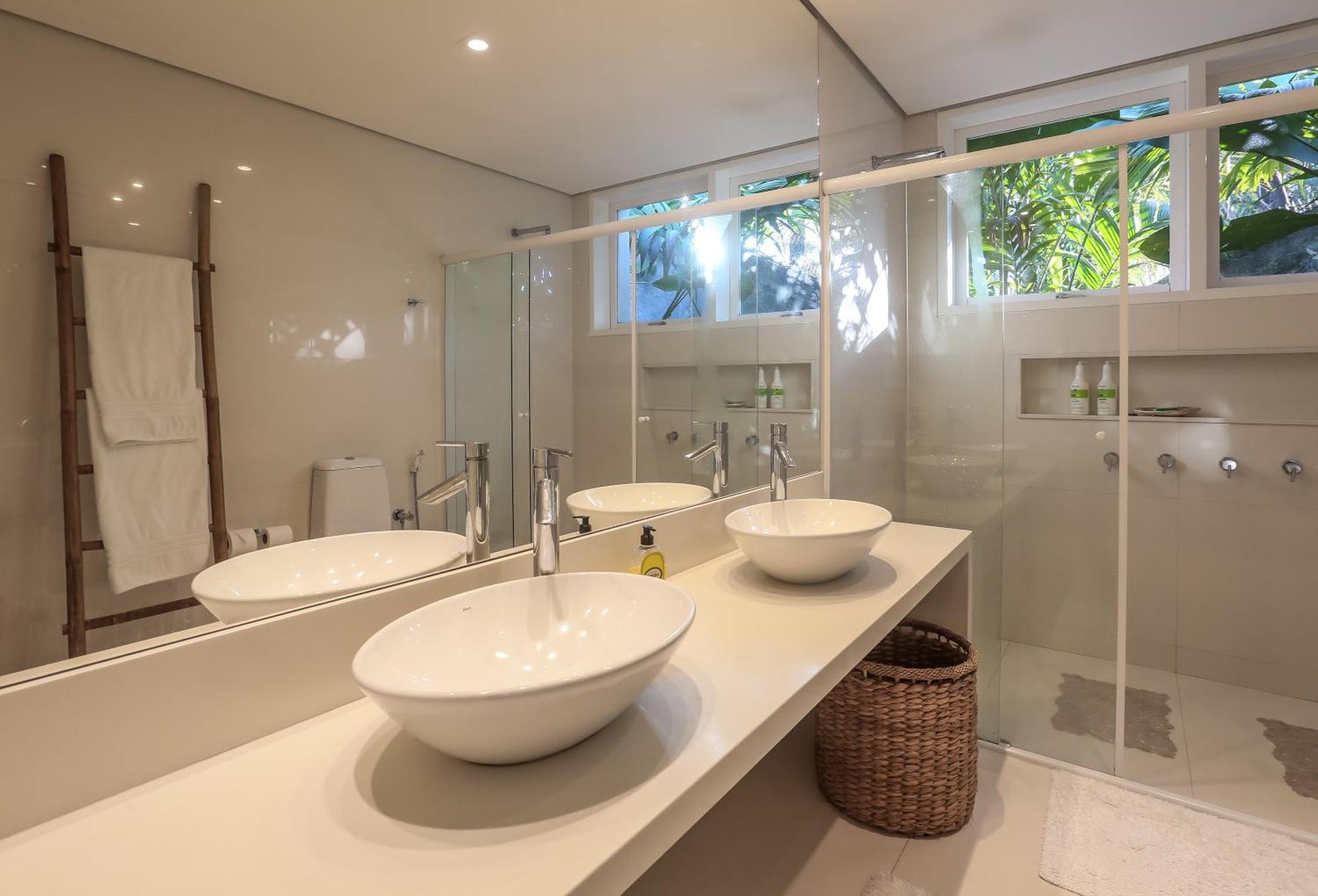Tropical Contemporary Suites Парати Екстериор снимка