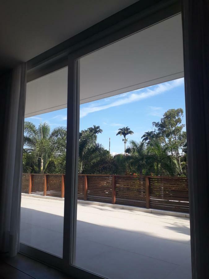 Tropical Contemporary Suites Парати Екстериор снимка